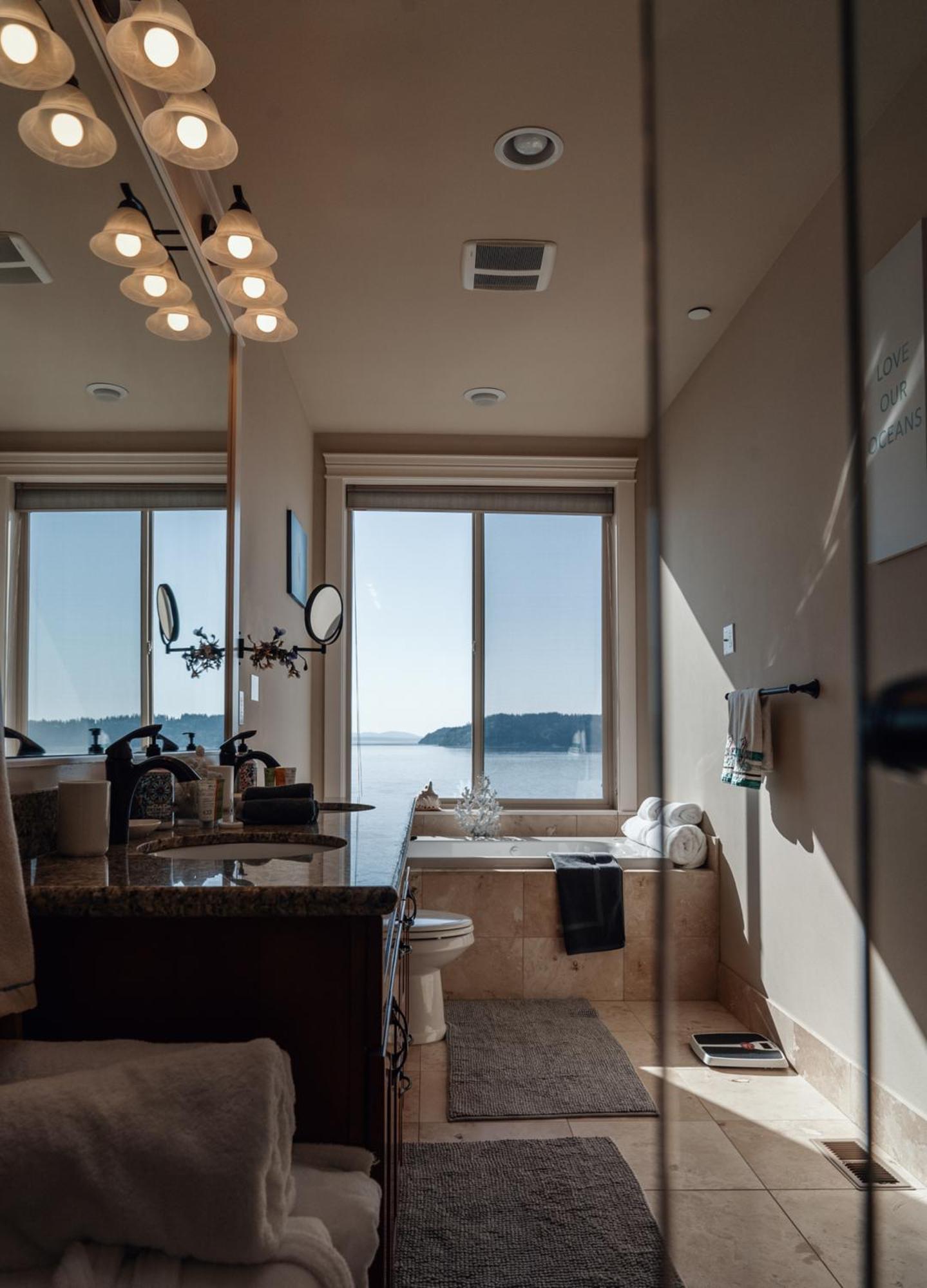 Stunning House With Views Of Puget Sound! Ideal For Family Reunions Edmonds Exteriér fotografie