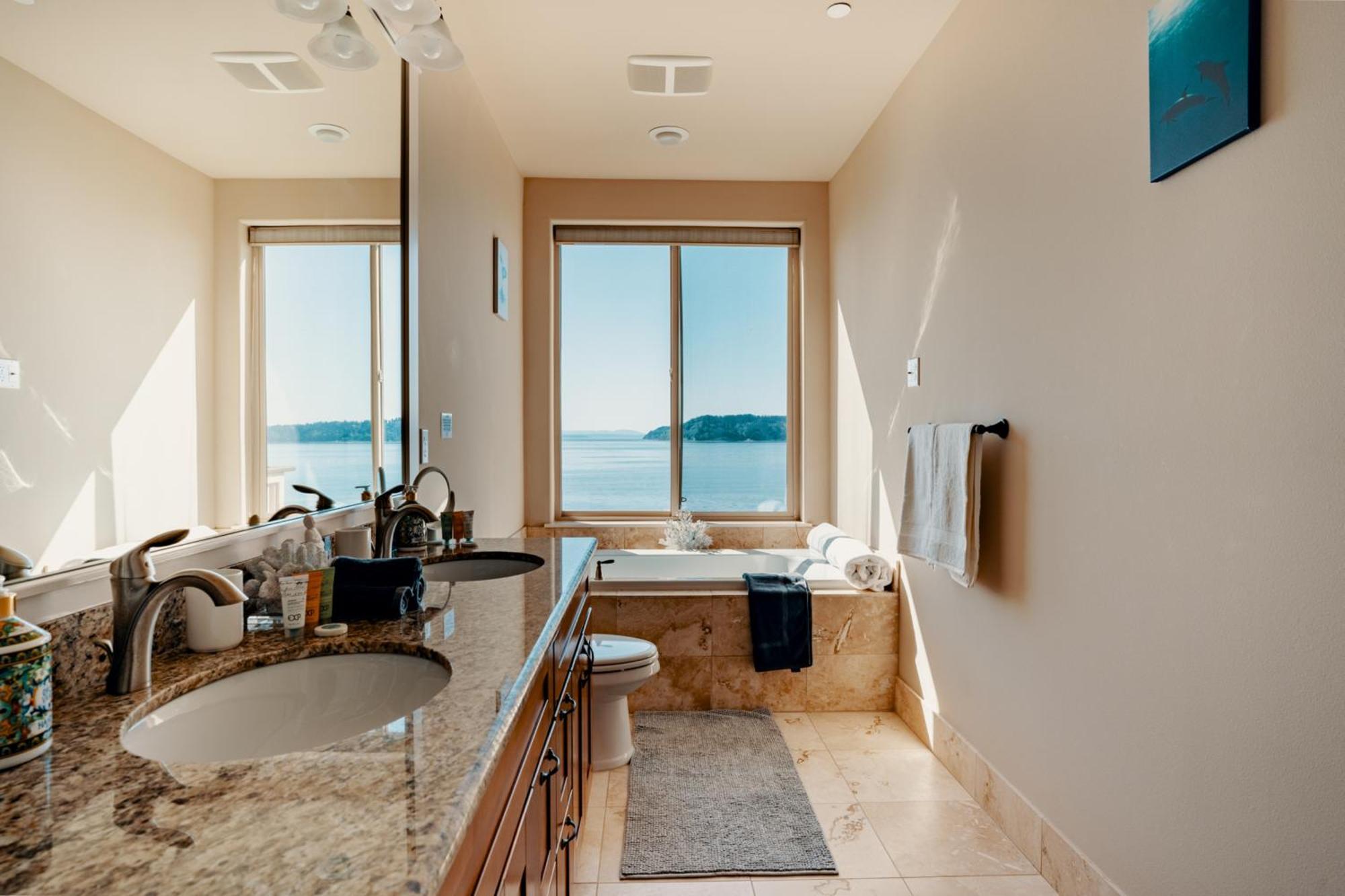 Stunning House With Views Of Puget Sound! Ideal For Family Reunions Edmonds Exteriér fotografie