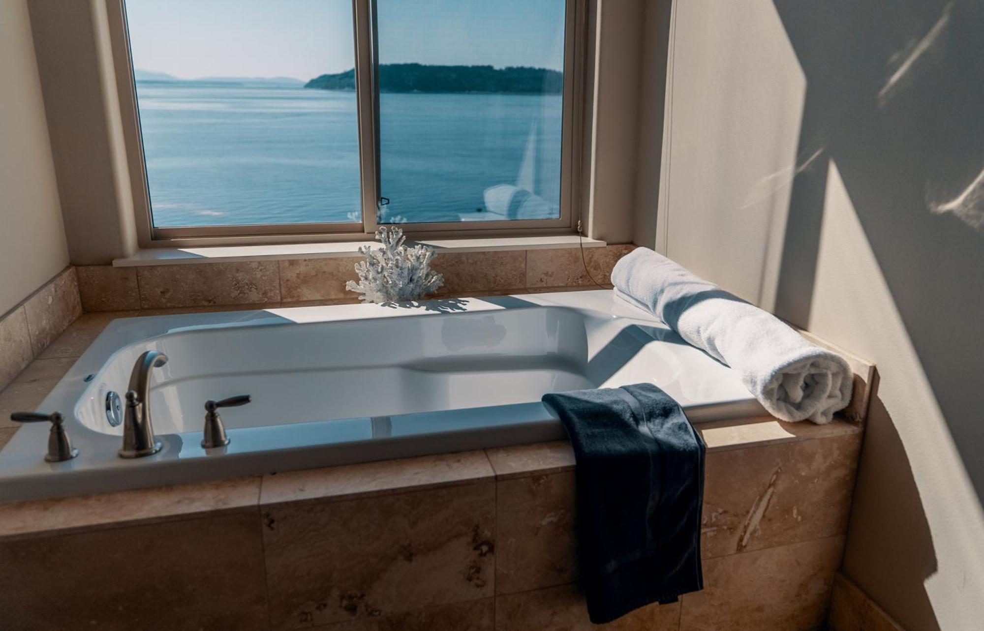 Stunning House With Views Of Puget Sound! Ideal For Family Reunions Edmonds Exteriér fotografie